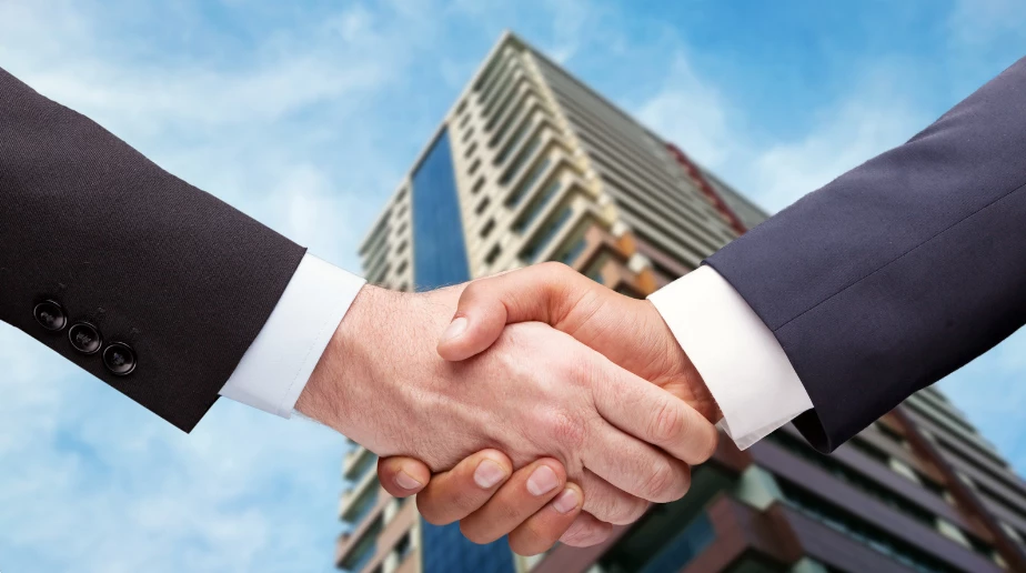 SHAKING HANDS ON PROPERTY DEAL 652eee37a44be.webp
