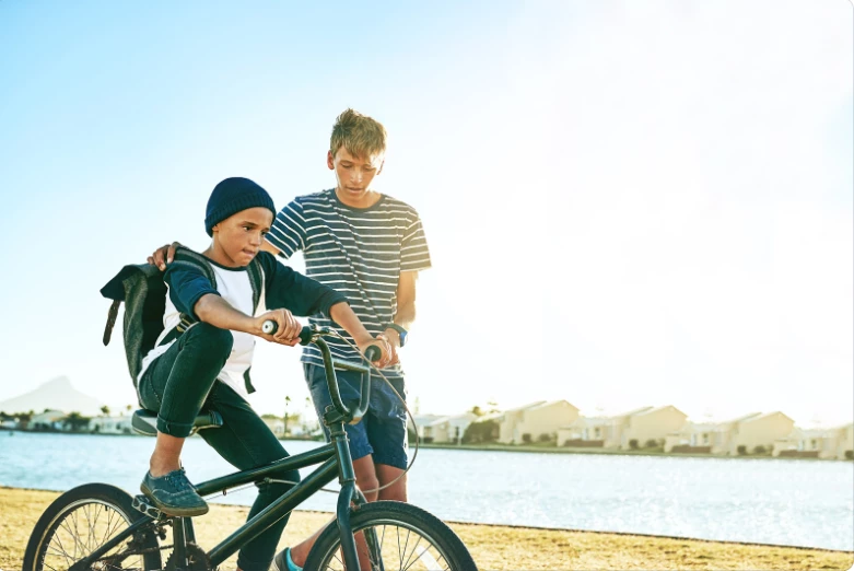 Как научить подростка ездить на велосипеде