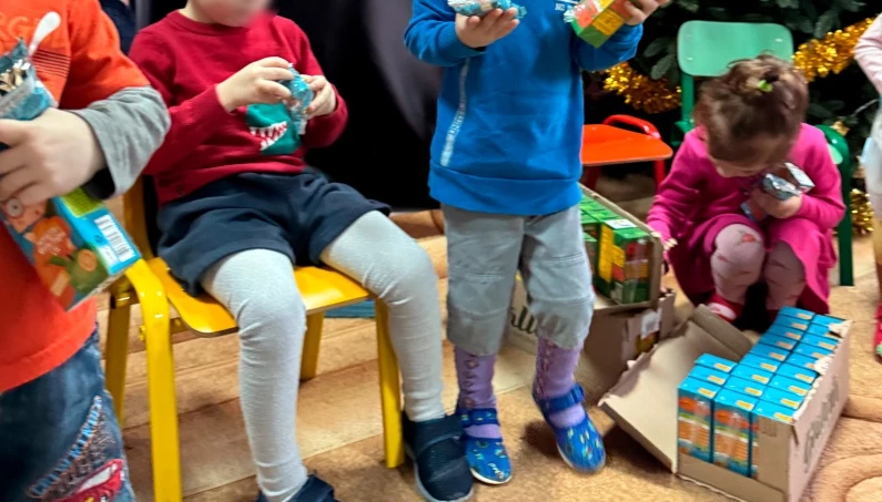 Александр Лицкевич помогает