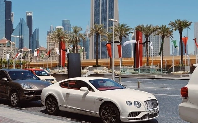 Guida per Principianti sul Noleggio delle Auto di Lusso a Dubai | PaesiOnLine