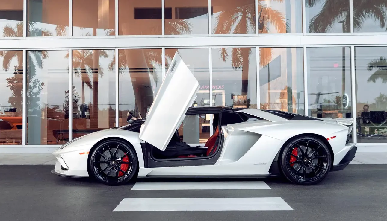Guida per Principianti sul Noleggio delle Auto di Lusso a Dubai | PaesiOnLine