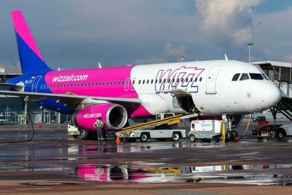 Wizz Air літаки Airbus A320 в аеропорту "Київ" (Жуляни)