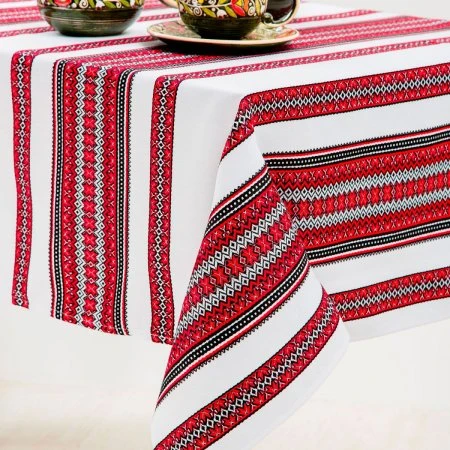 скатертина в українському стилі