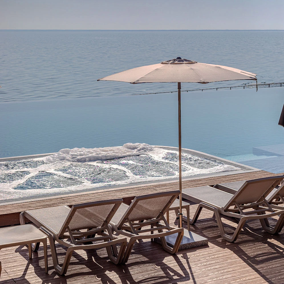 Професійні шезлонги для басейну і SPA від офіційного постачальника в Україну - Villa Vanilla