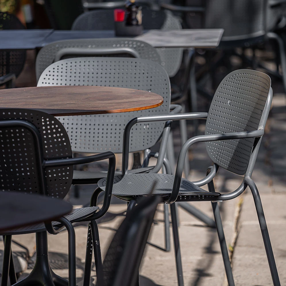 Вуличні столи та стільці для тераси від офіційного постачальника в Україну - Villa Vanilla