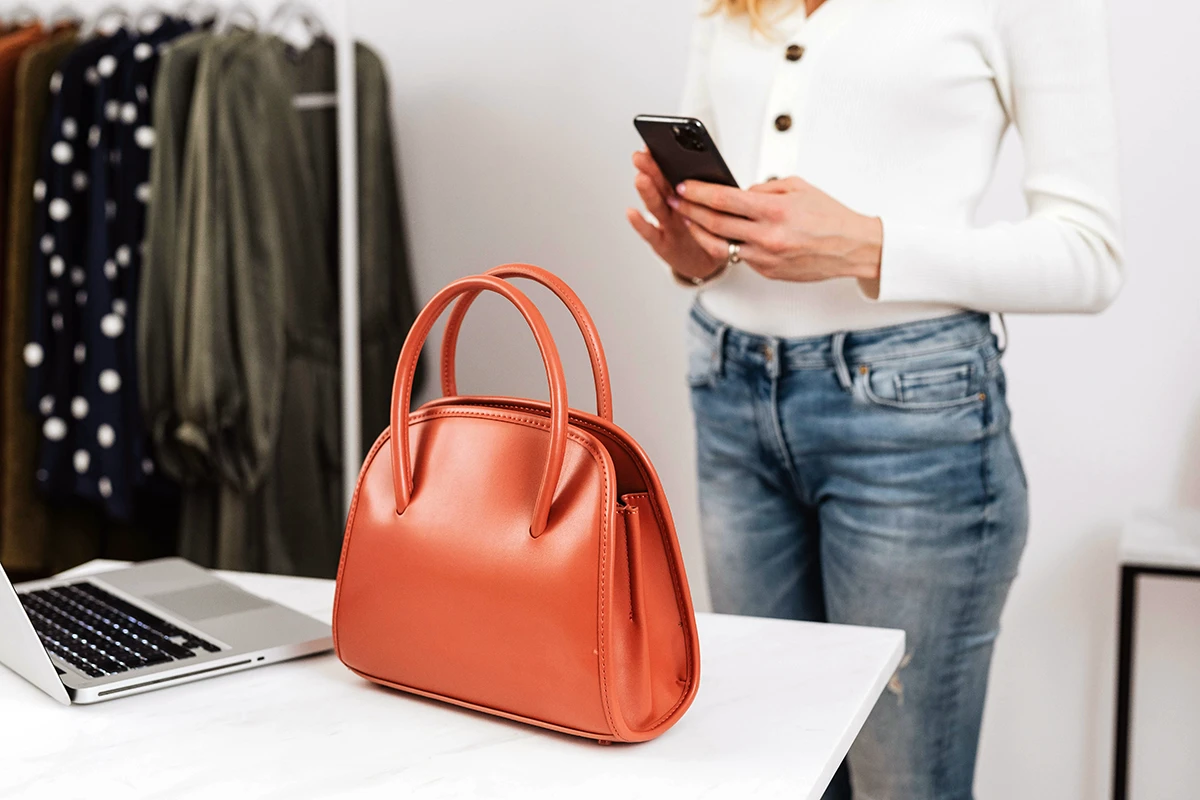 Апельсиново-червона сумка