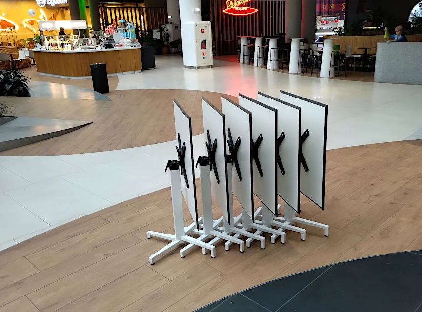 Столи які можна штабелювати компактно - для зберігання або прибирання