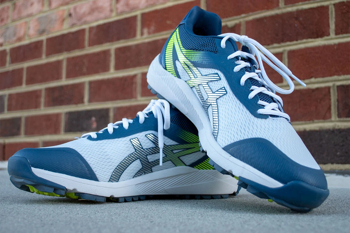 Кросівки Asics в повсякденному стилі