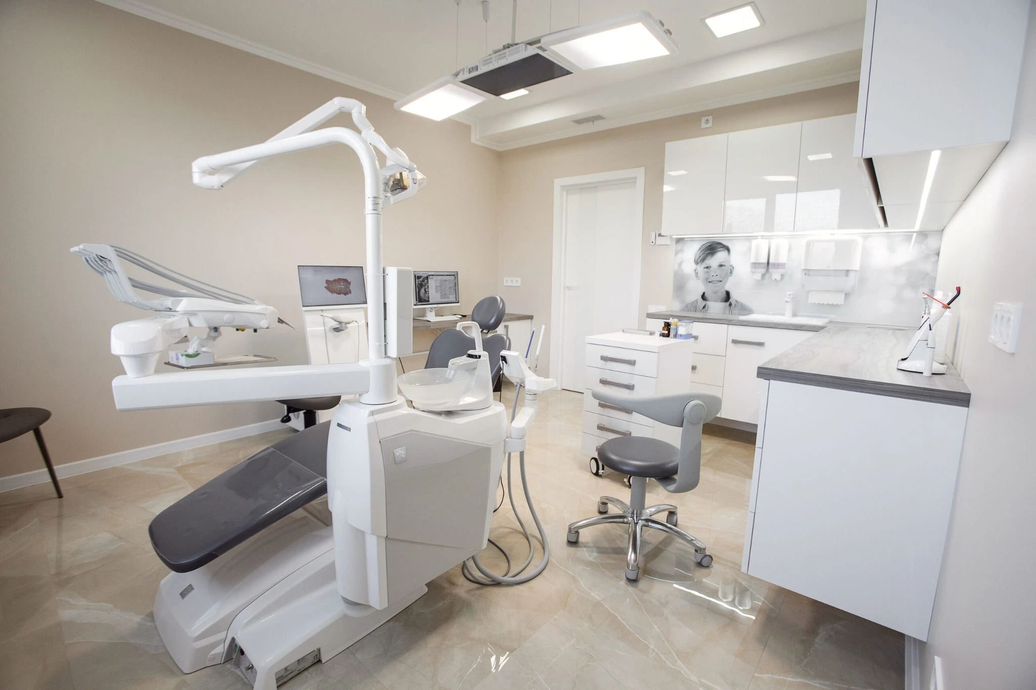 Сучасне обладнання у стоматології на Слобідці в Одесі Kichuk Dental Clinic