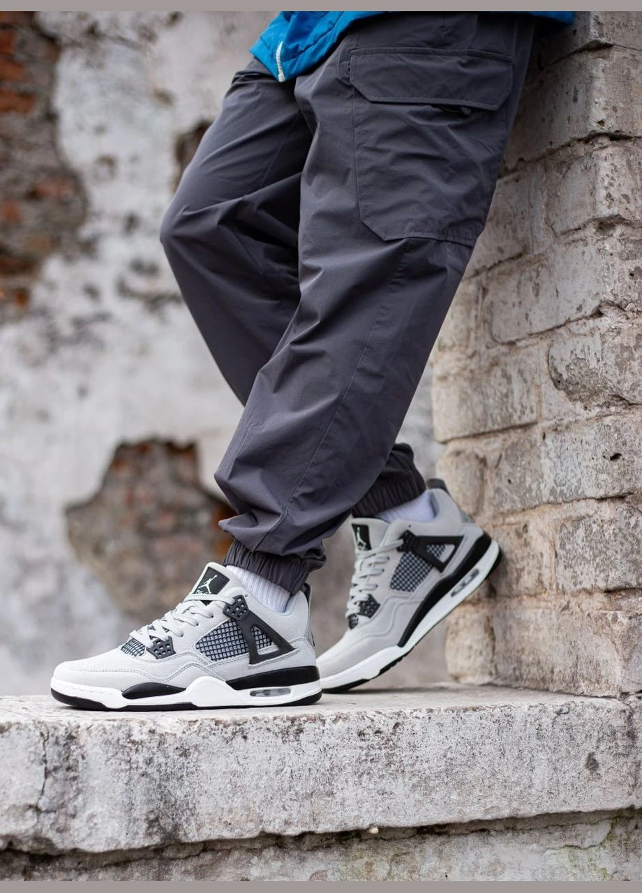 серые мужские кроссовки