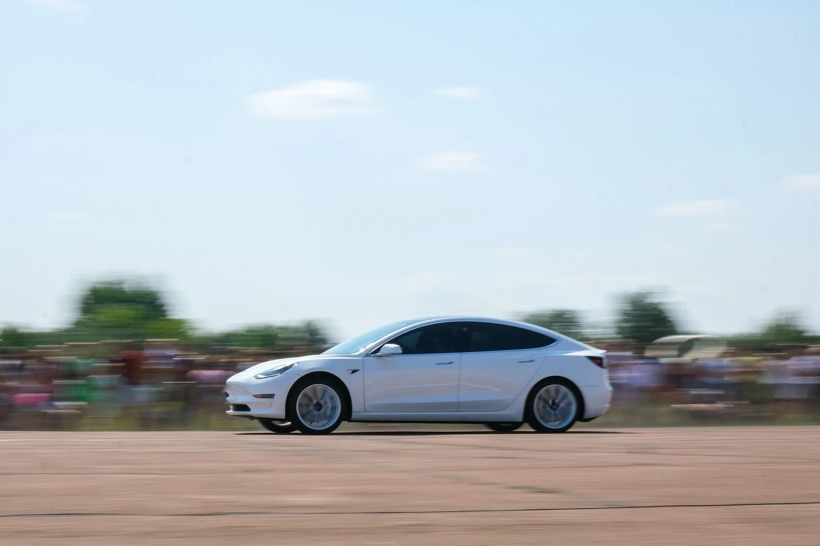 Tesla зимова експлуатація Київ