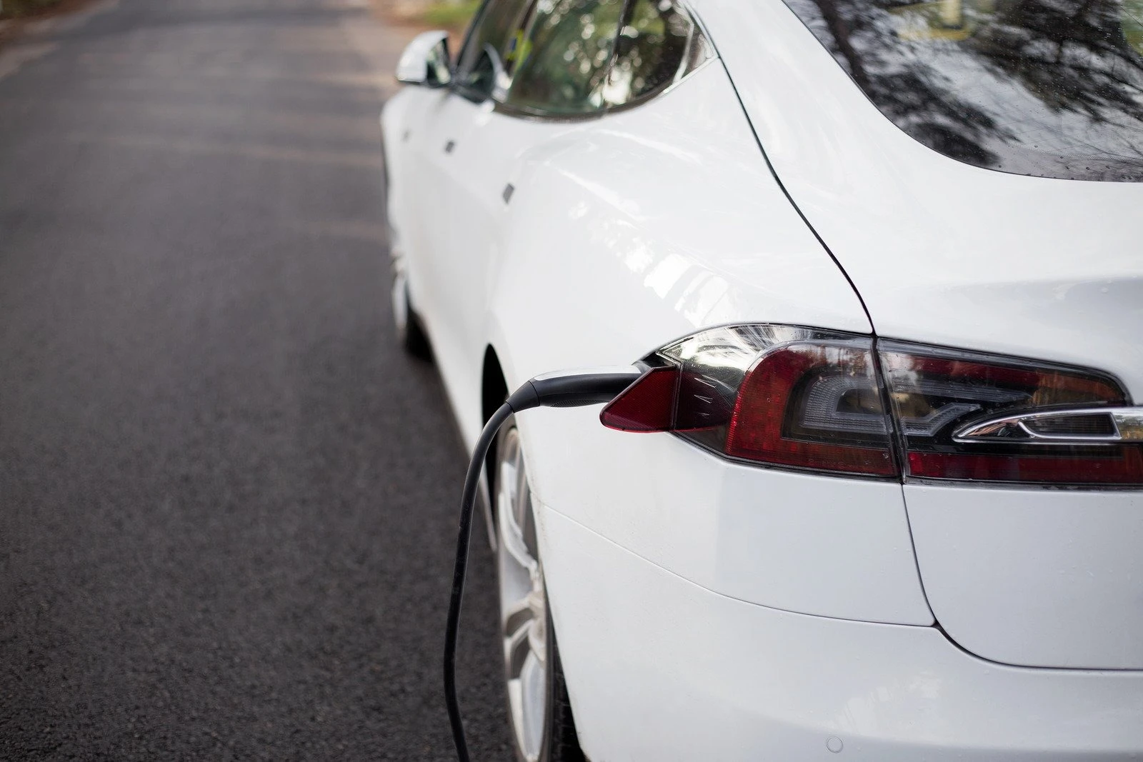 Tesla зимова зарядка Київ