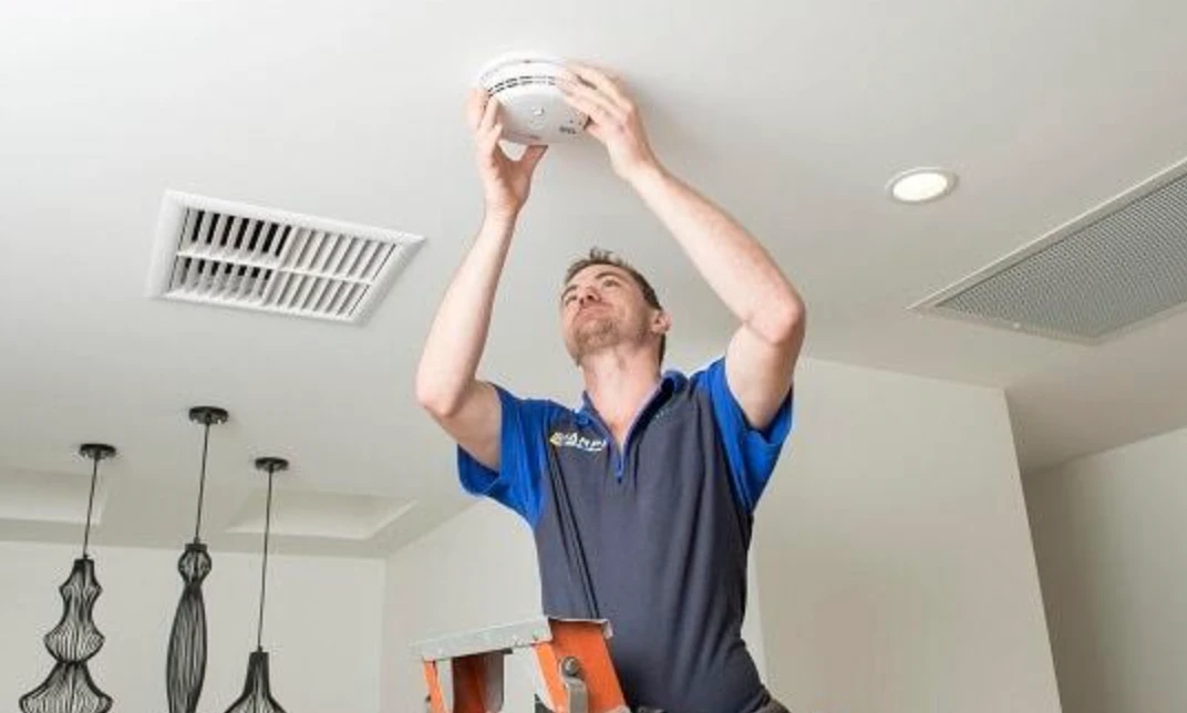 встановлення сигналізації в натяжну стелю