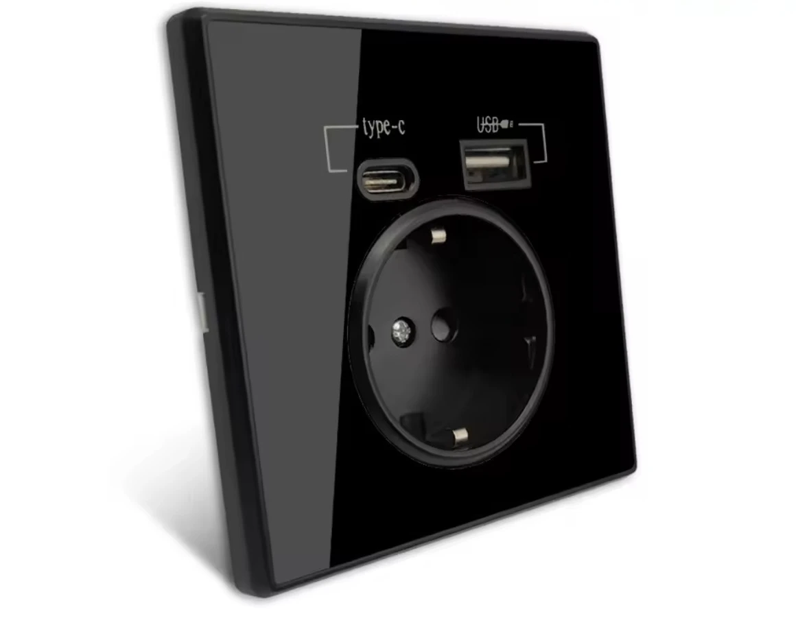 Сучасна розетка з USB-портами крупним планом