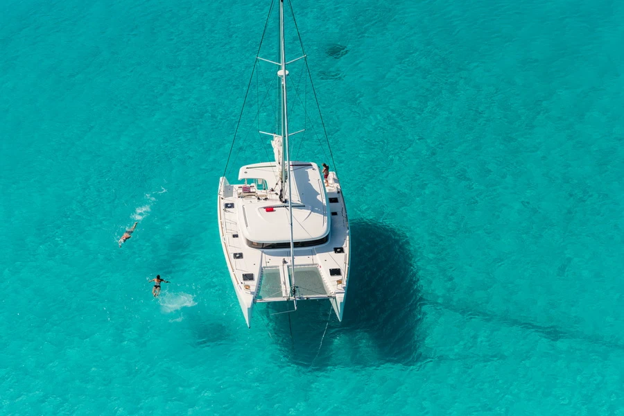Préparer son Bateau pour un Voyage International : Guide Complet 2025
