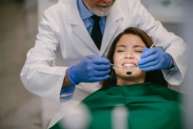 что делает стоматохирург после травмы зубов