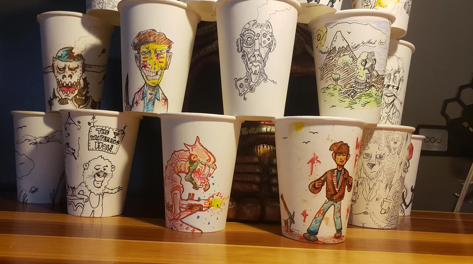 Крафтовые стаканчики с необычным рисунком