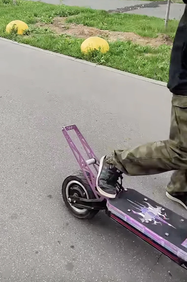 Бугель для електросамоката Kugoo G2 Pro крупним планом
