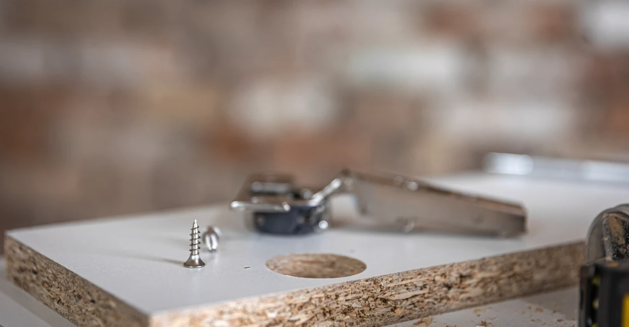 ТОП-6 ошибок при установке мебельных петель и как их избежать ТОП-6 ошибок при установке мебельных петель и как их избежать