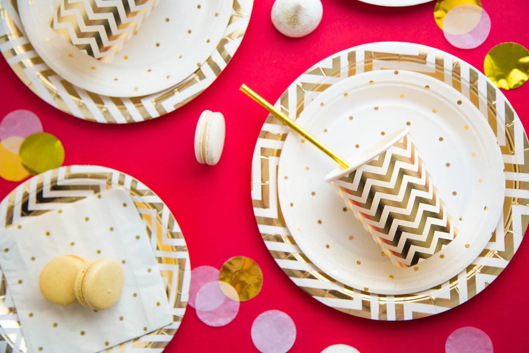 Праздничная одноразовая посуда