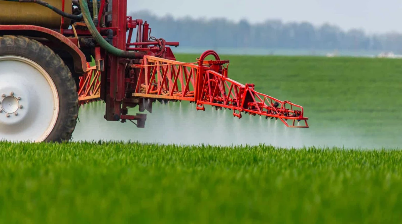 внесение гербицида