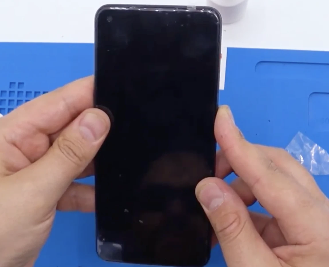 Процес заміни дисплея на Realme 9 Pro Plus