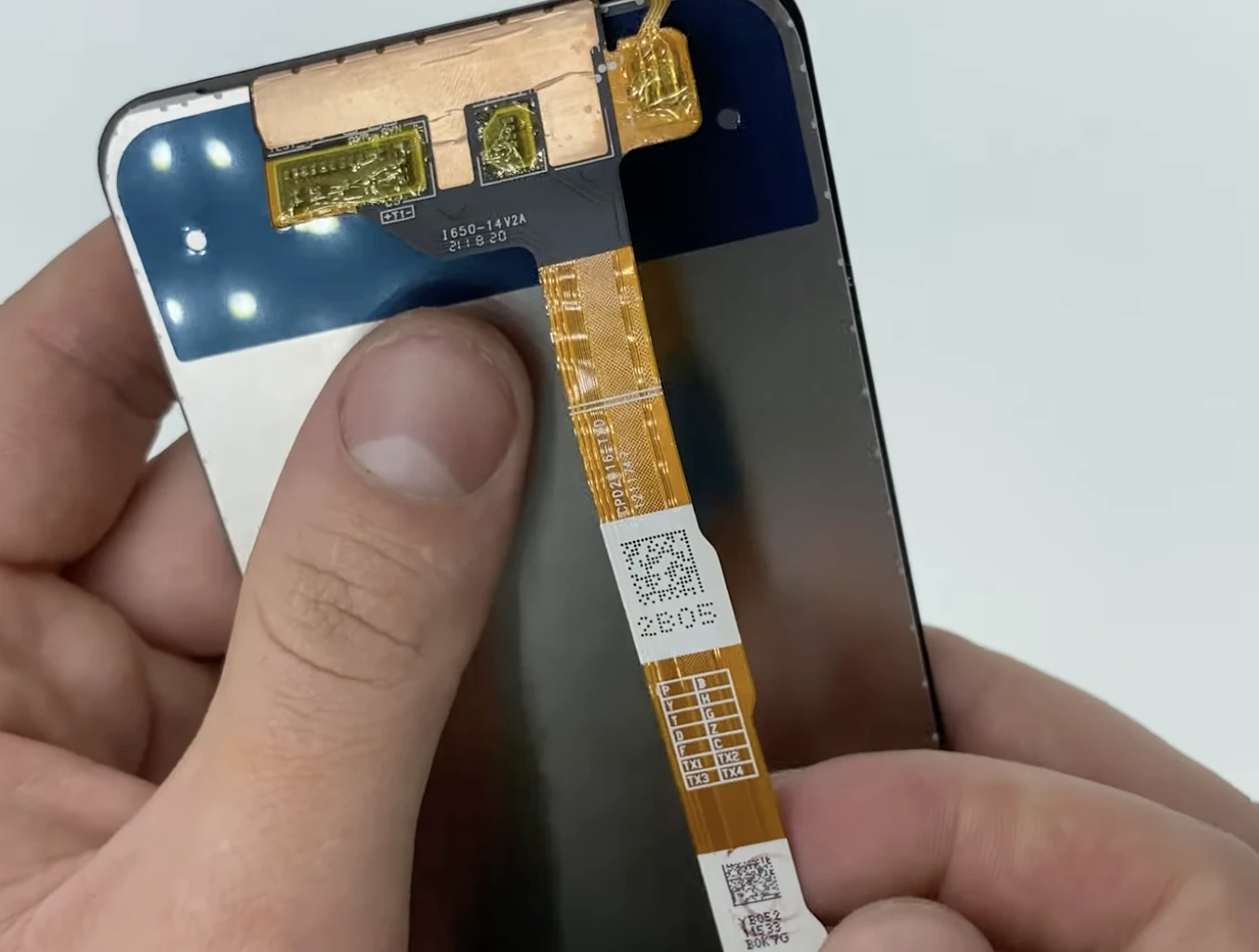 Маркировки дисплея Vivo Y20 можно проверить перед покупкою