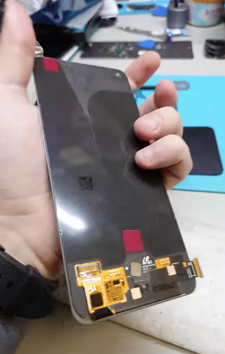 Дисплеї до Oppo Reno 7 4G та 5G - не сумісні між собою