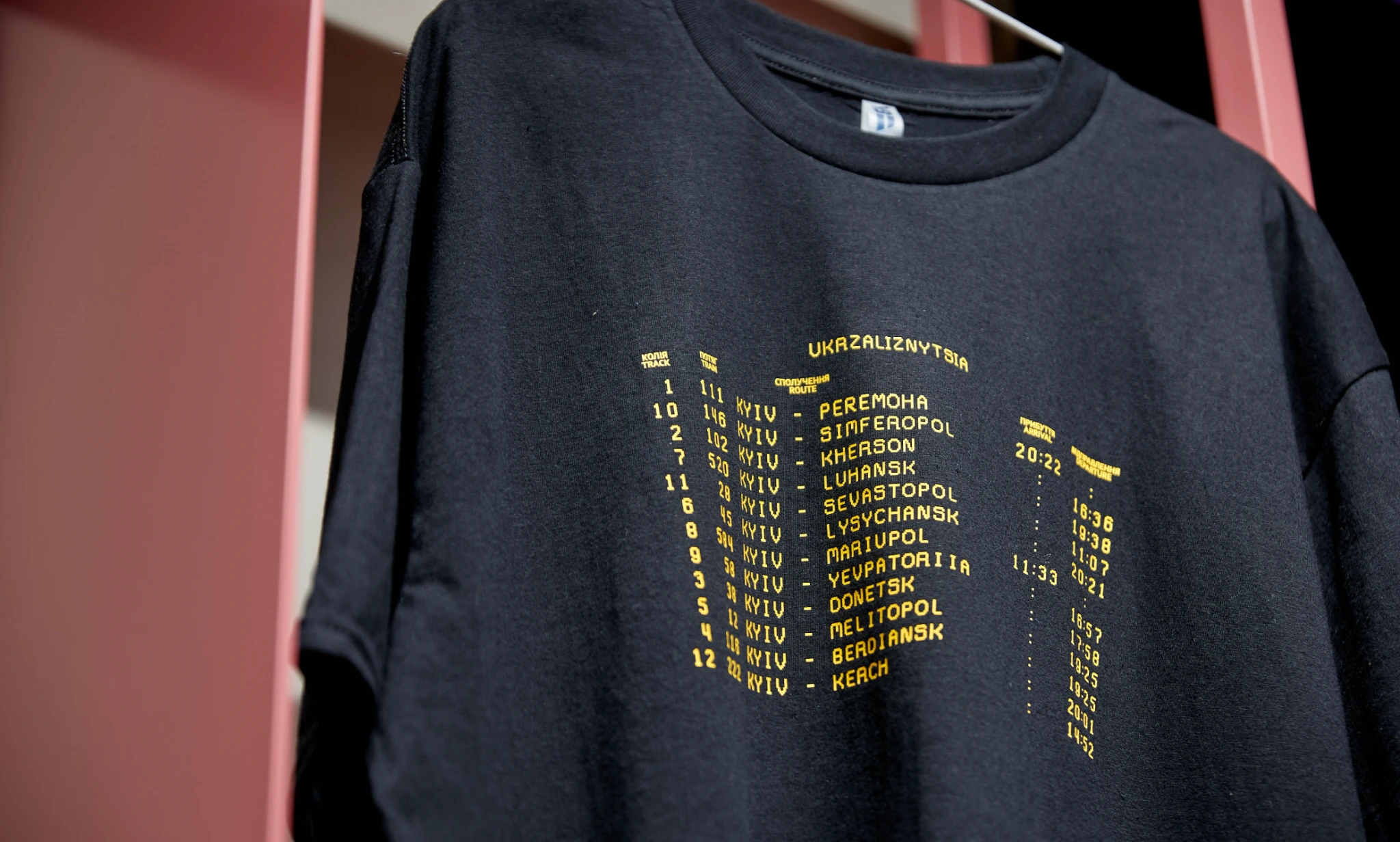 Футболки з логотипом