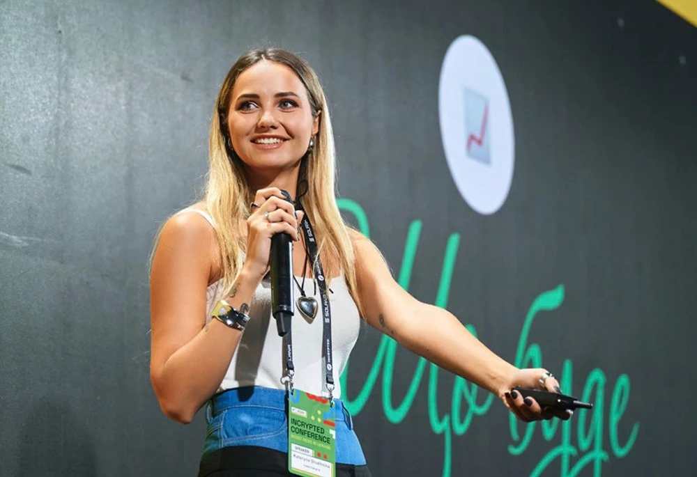 Шухнина Екатерина на конференции по криптовалюте фото