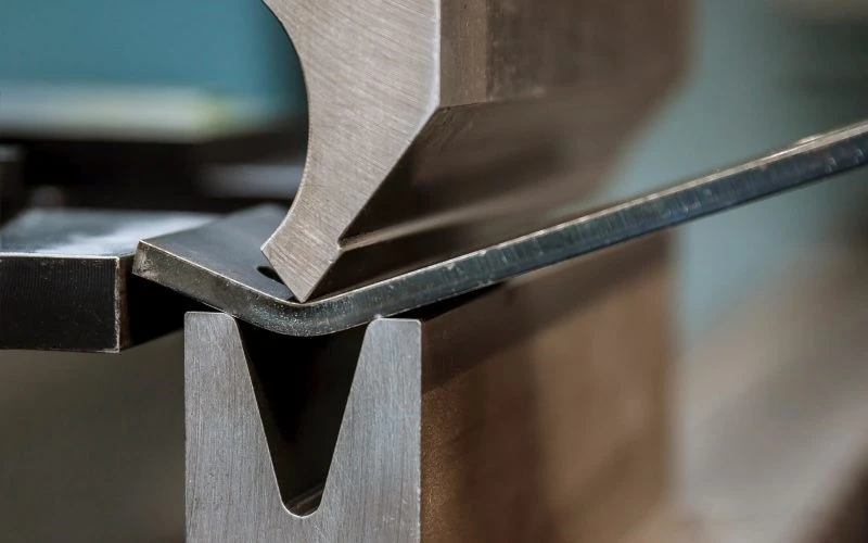 Гнуття металу