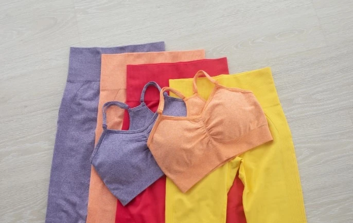 сезонні образи з лосинами