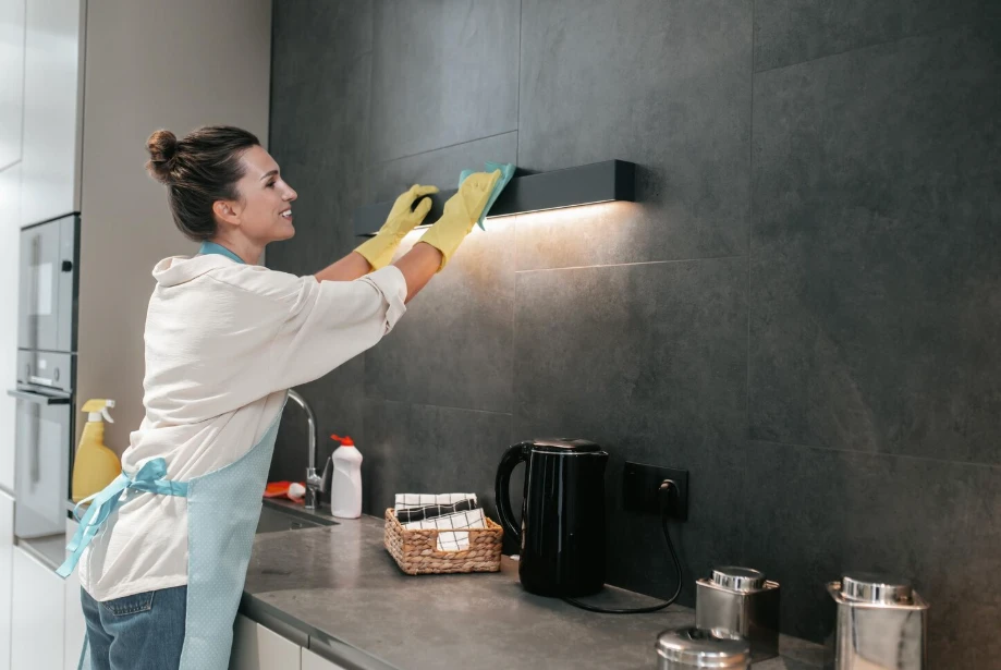 Як організувати прибирання офісу без електрики: лайфхаки та рішення