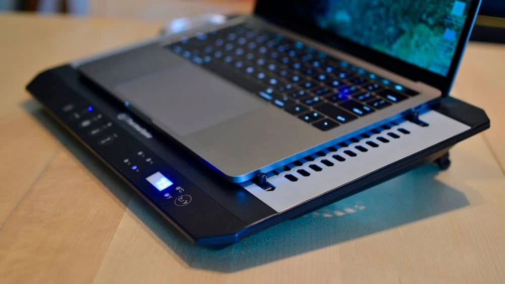 охлаждающая подставка для ноутбука