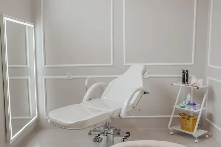 Які косметологічні візки бувають