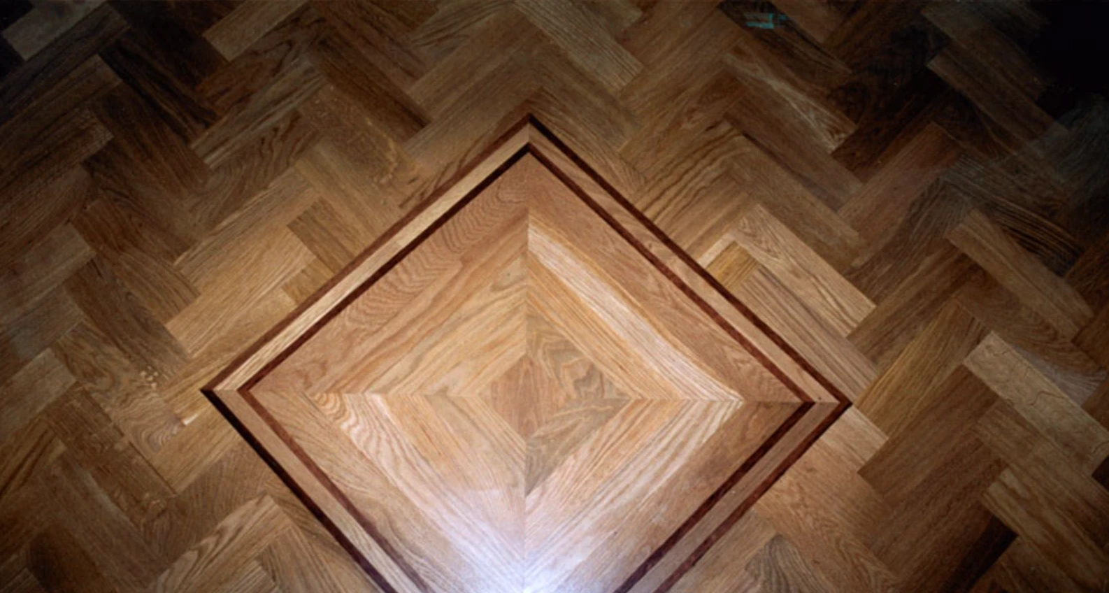 нюанси укладання художнього паркету