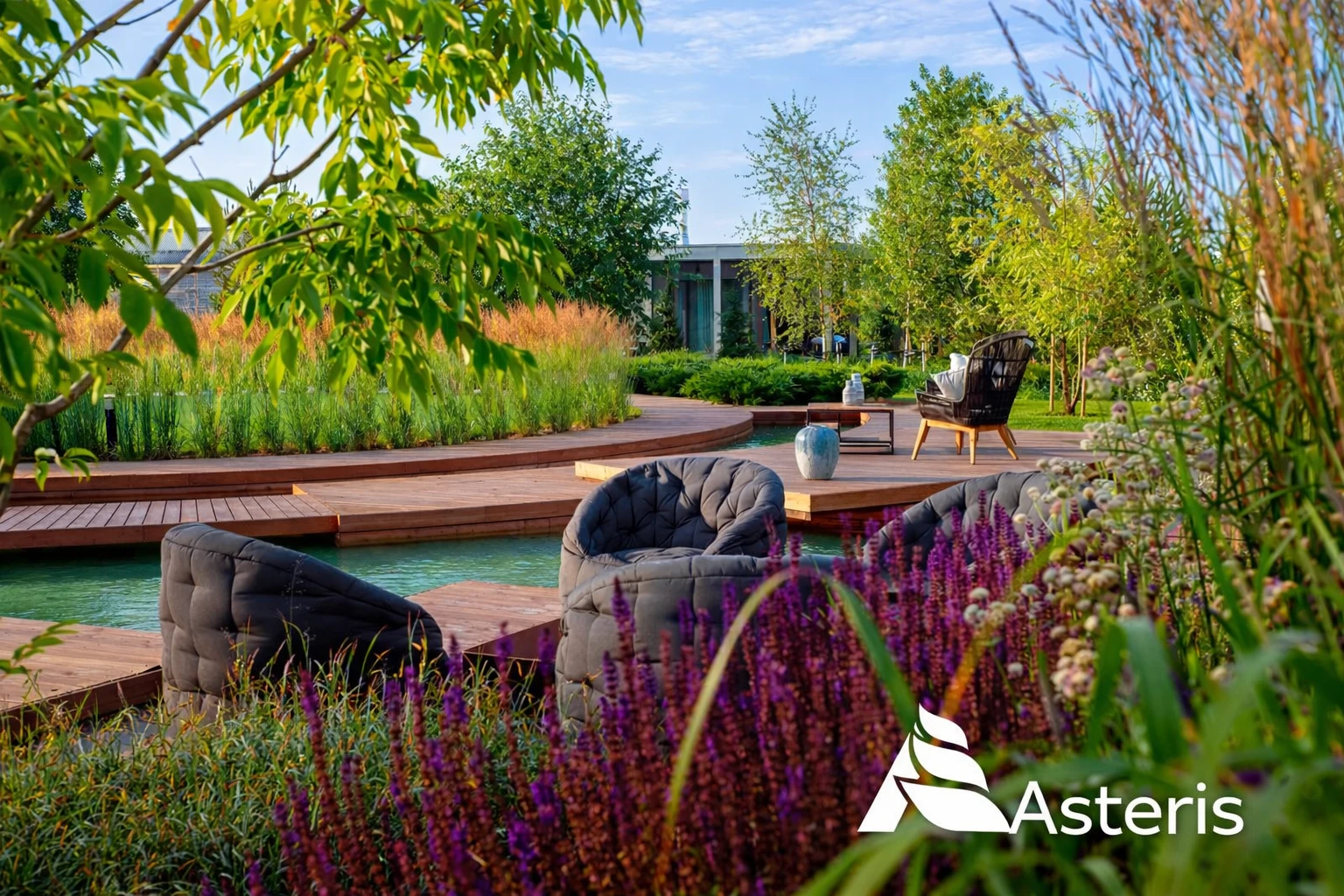 Ландшафтна зона відпочинку з терасами та озелененням