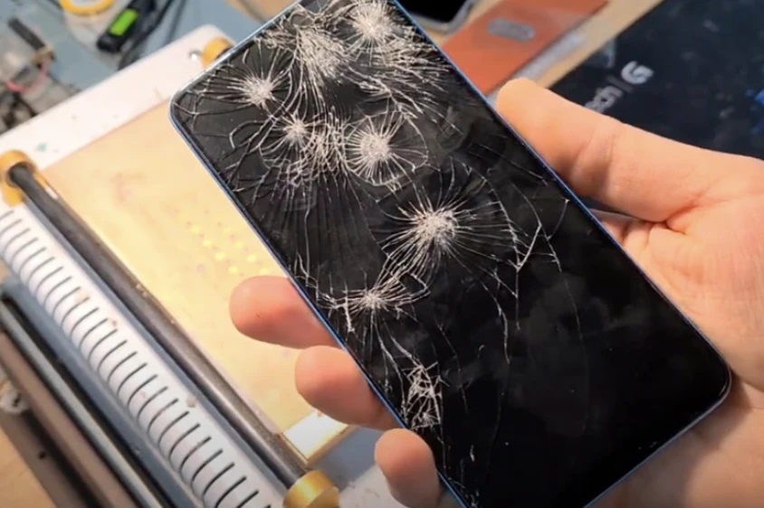 Розбитий екран Xiaomi Redmi 13 після падіння