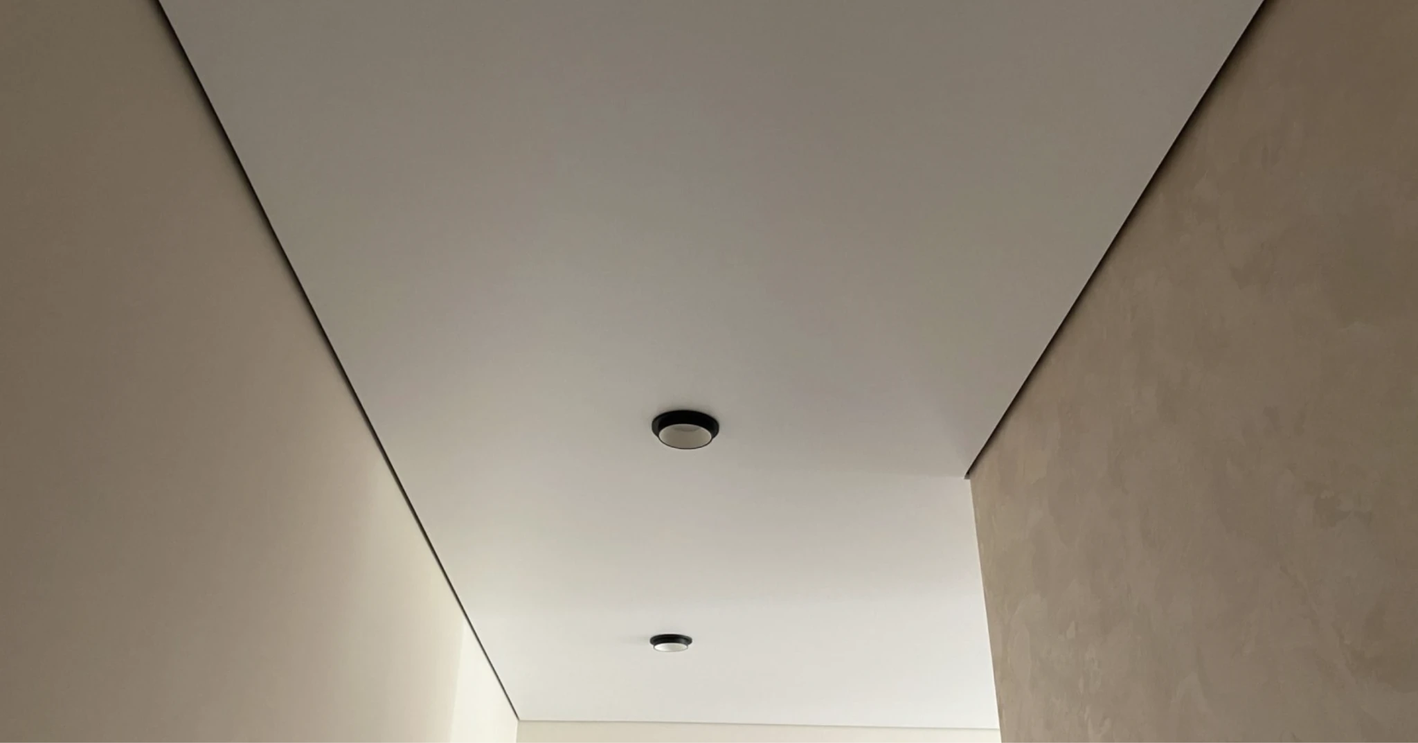 натяжна стеля з тіньовим профілем