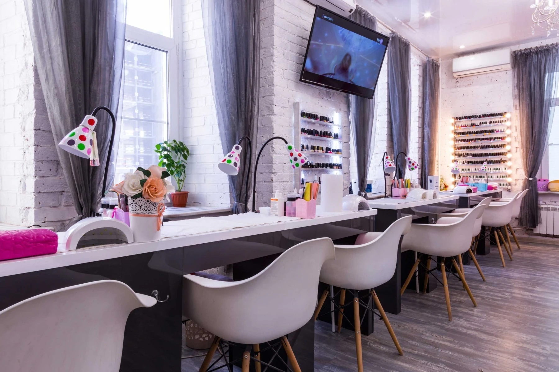 Навіщо витрачати більше на якісний стіл?