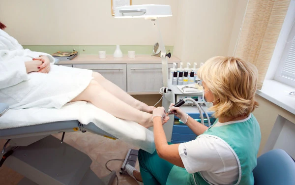 Стул для мастера педикюра