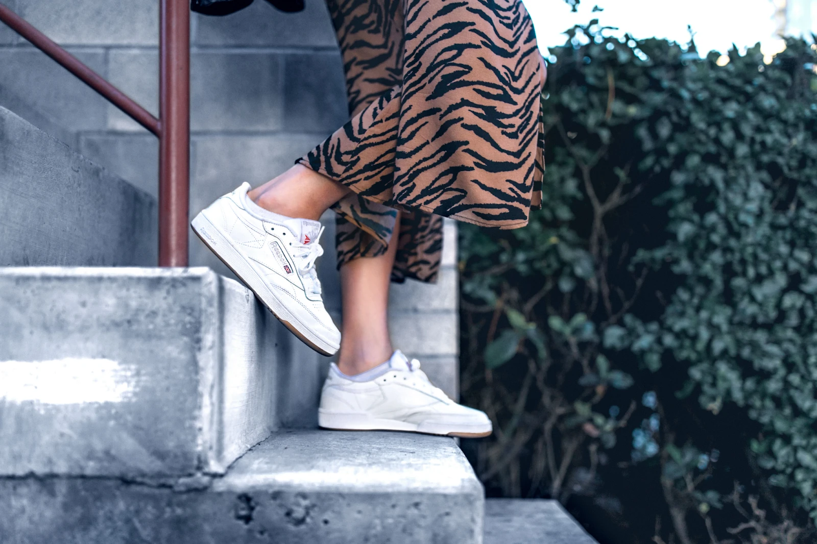 Fashion-инвестиция: как белые кроссовки пережили тренд на ugly shoes и остались в топе Fashion-инвестиция: как белые кроссовки пережили тренд на ugly shoes и остались в топе