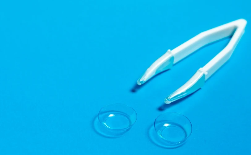 сльози руйнують комфорт носіння контактних лінз