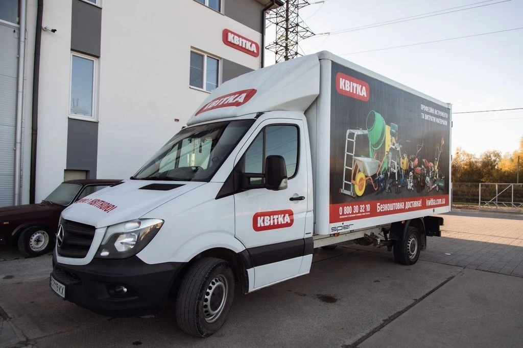 Брендоване авто компанії КВІТКА