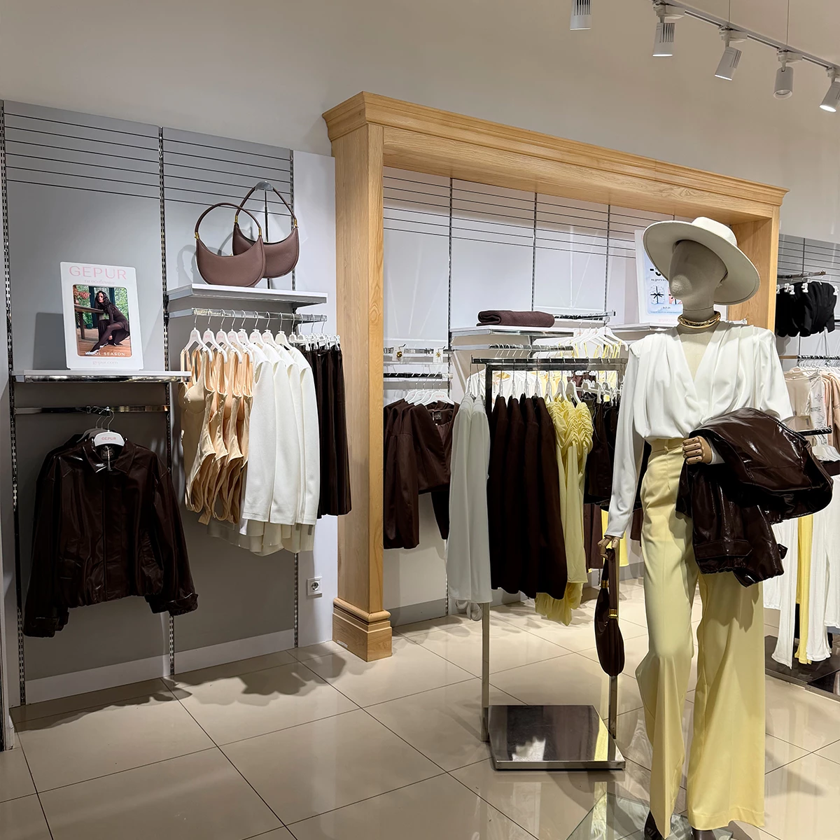 магазин жіночого одягу GEPUR у City Center - фото 4
