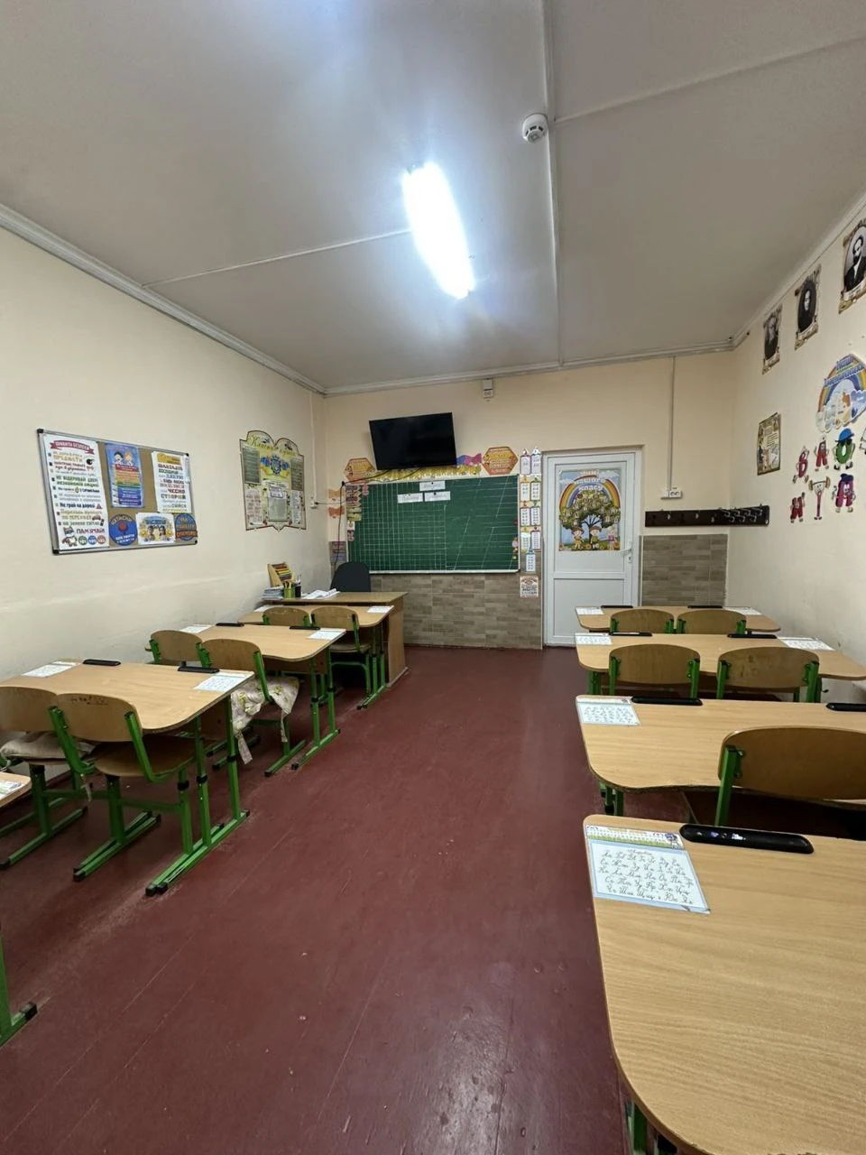 «Обирають українську свідомо»: історія єдиної україномовної школи на буковинському прикордонні, де 344 дитини навчаються в класах по 25 квадратів