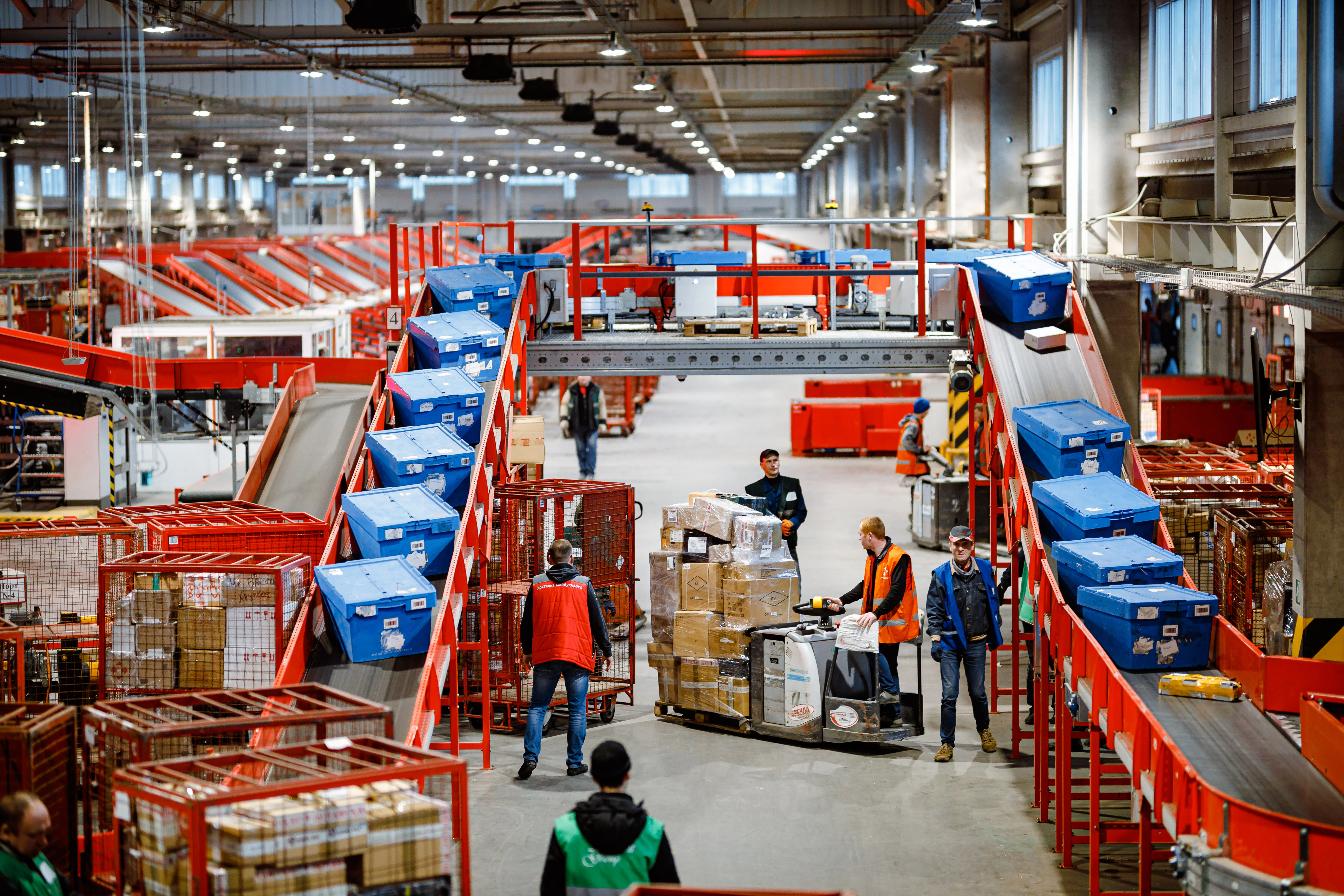 служба доставки посилок з Італії в Україну NP Shopping