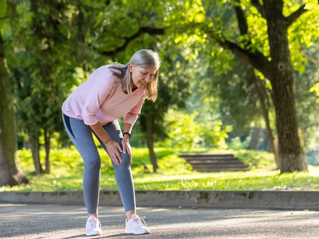 Dolore al ginocchio: cause e mobilità al mattino — knee pain