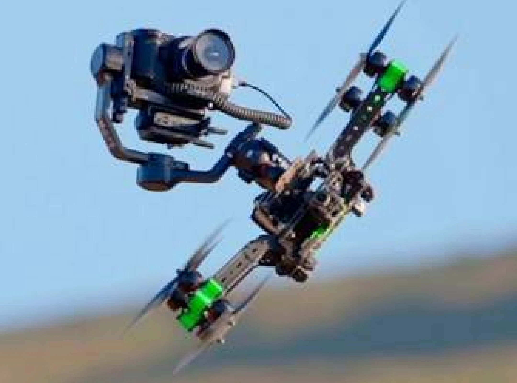 Можливість встановлення DJI RS 5 на важкі дрони або автомобільні крани завдяки багатій екосистемі