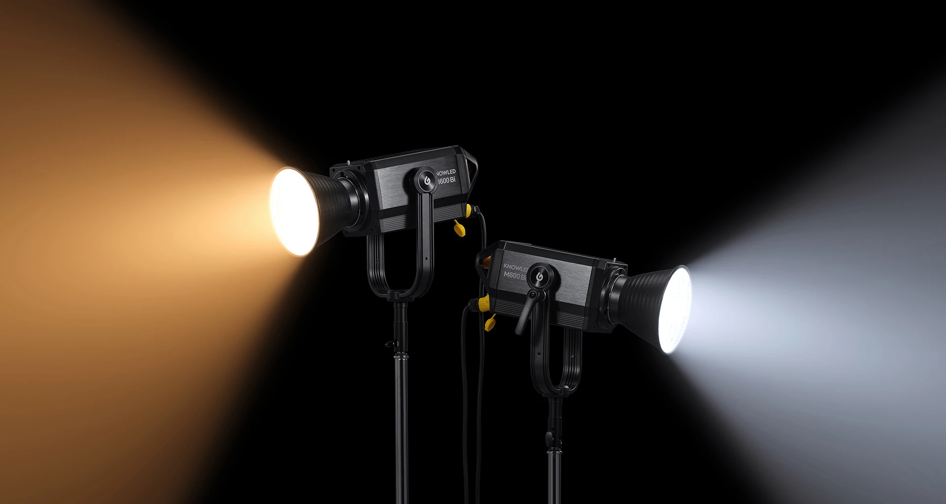 ��� ������� ��������� Godox Knowled M600Bi �� ������ � ���������� ������ �� �������� ��������� �����